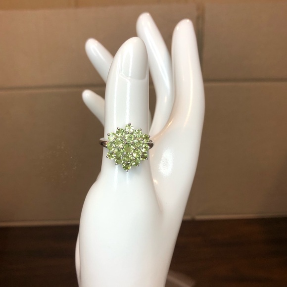 Peridot Cluster Ring Sterling Silver Single Band Ring Sz 6-3/4 - Picture 7 of 17